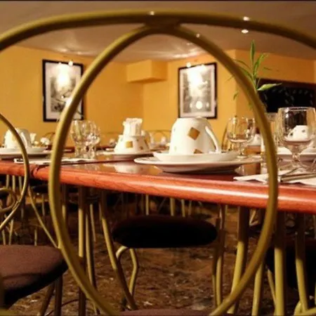 帕维侬剧院酒店 3* 巴黎