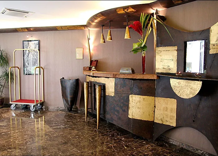 מלון Pavillon Opera Grands Boulevards 3*